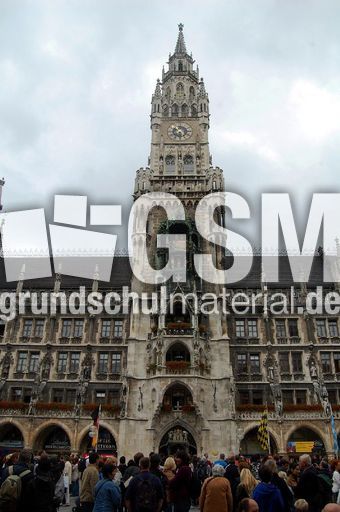Glockenspiel_im_Rathausturm_1.JPG