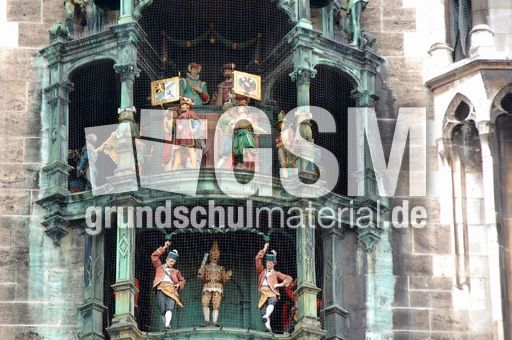Glockenspiel_im_Rathausturm_2.JPG