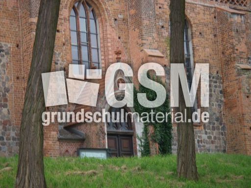 Muencheberg_Pfarrkirche_St._Marien_3.jpg