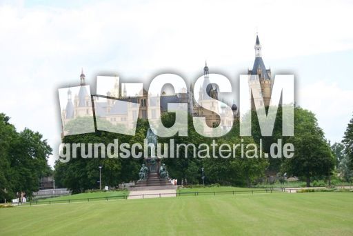 Schloss-Schwerin-1.jpg