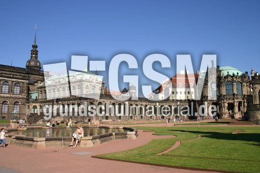 Zwinger-3.JPG