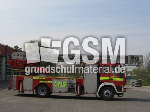 Feuerwehr-Leiterwagen1.jpg