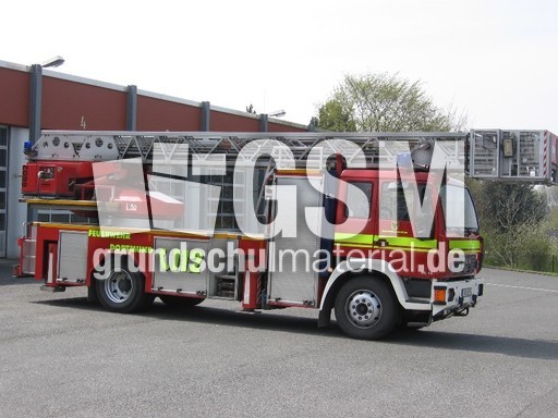 Feuerwehr-Leiterwagen2.jpg