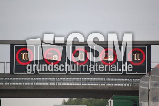 Autobahnschilderbrücke.JPG