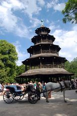 Englischer_Garten_Chinesischer-Turm_2.JPG