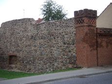 Muencheberg_Stadtmauer_03.jpg