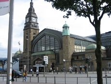 Hauptbahnhof-außen.jpg