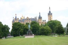 Schloss-Schwerin-1.jpg