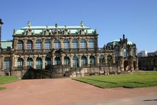 Zwinger-1.JPG